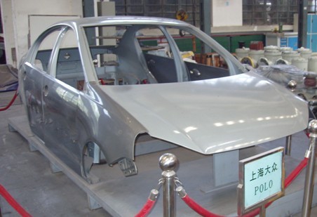 濟南二機床生產車間里的汽車模具