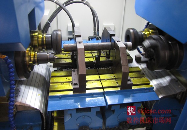 力成專機(jī)Z821060銑端面打中心孔機(jī)床內(nèi)部