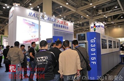 展商大族激光現(xiàn)展位前人頭攢動(dòng) 展商大族激光現(xiàn)展位前人頭攢動(dòng)
