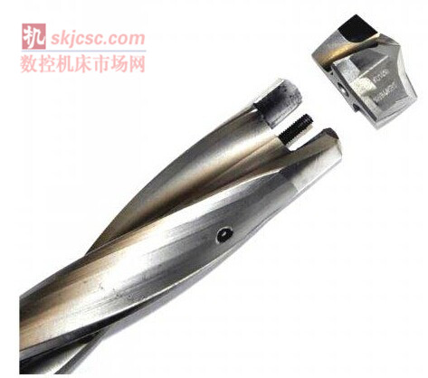 采用 PCD 釬焊刀片的定制模塊化鉆頭