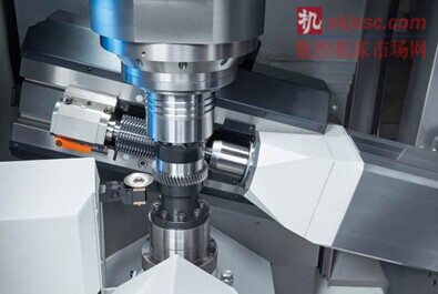 圖5:VLC 200 H 機型用于盤類工件的加工,專門針對直徑最大為 200 mm,模數最大為 4 的工件而設計 圖5:VLC 200 H 機型用于盤類工件的加工,專門針對直徑最大為 200 mm,模數最大為 4 的工件而設計
