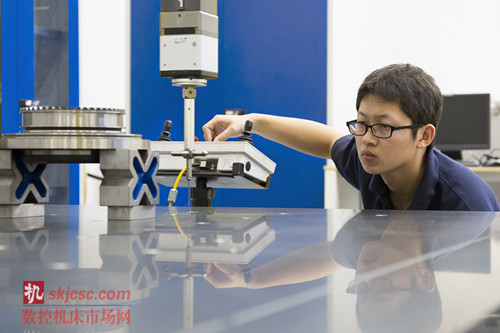 WFL Millturn M65車銑加工中心：用于刀塔庫的全套加工以及復雜的車削/銑削零件加工。工件被M65車銑加工中心完全夾緊直到完成加工，形狀和位置偏差低于10微米