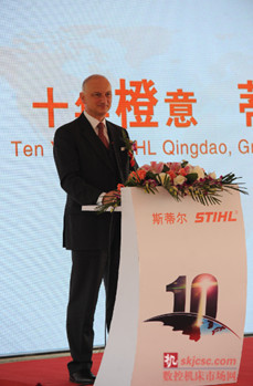 圖2：斯蒂爾監事會主席 Nikolas Stihl 博士在慶祝儀式上講話_副本