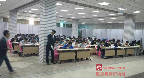“吉泰科校園行”招聘會現場 “吉泰科校園行”招聘會現場