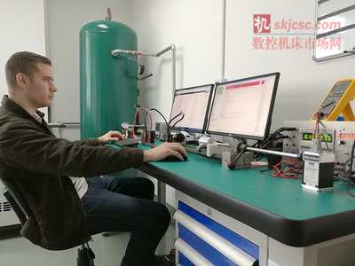 艾里卡特售后服務中心的資深工程師Kyle Fietek 艾里卡特售后服務中心的資深工程師Kyle Fietek